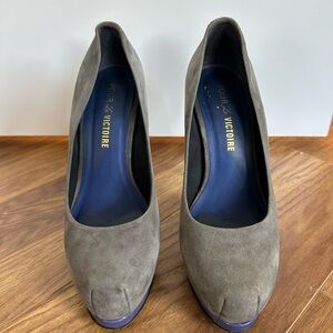 Pour La Victoire Gray Suede Platform Pumps with Navy Insole